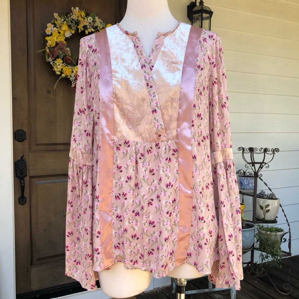 Wonderly Road Trip Ditsy Pink Floral Boho Blouse
